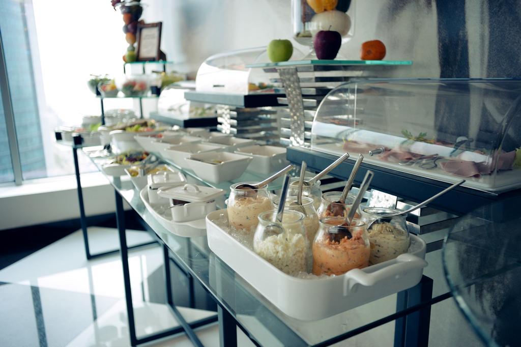 The Domain Bahrain Hotel And Spa - Adults Friendly 16 Years Plus Manama Eksteriør billede A buffet at a hotel