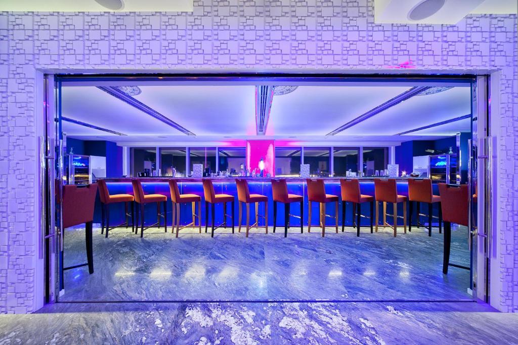 The Domain Bahrain Hotel And Spa - Adults Friendly 16 Years Plus Manama Eksteriør billede The bar at the 101 bar